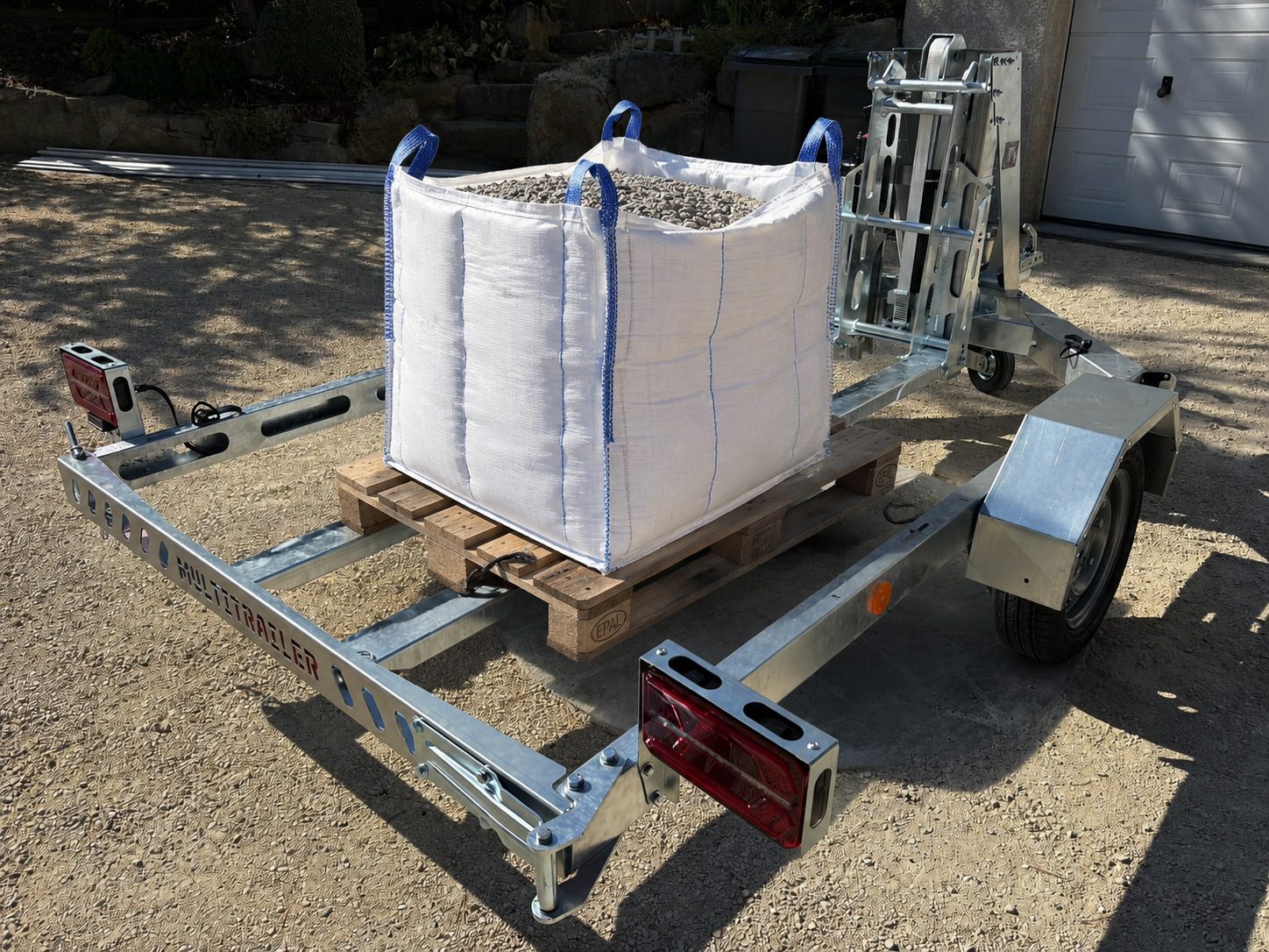 Remorque MultiTrailer chargée d'un big-bag sur sa palette